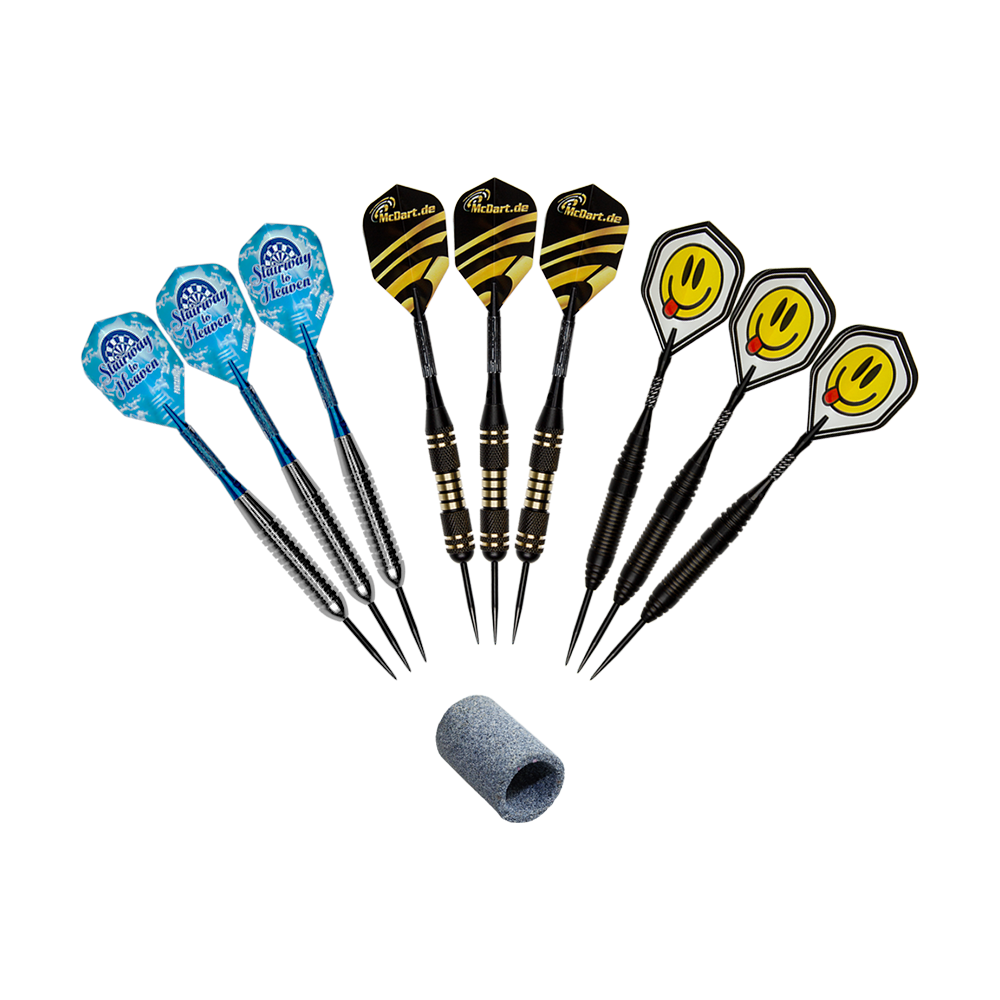 Das Bild zeigt neun Steeldarts mit unterschiedlichen Flights und ein Schleifröllchen. Die Darts gehören zum Produkt "McDart 9er Steeldarts".